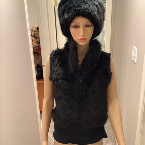 Arizona Jean Black Faux Fur Cable Knit Vest Size Large (Runs Small) - Picture 7 of 14